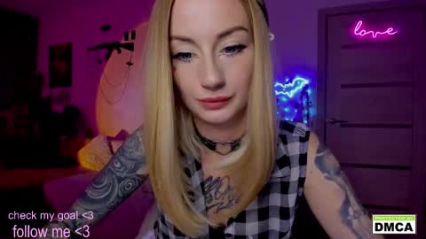 Snapshot of kiki_cute__ chatting on 11-18-25, 11:15 Kiki online show from 11-18-25, 11:15