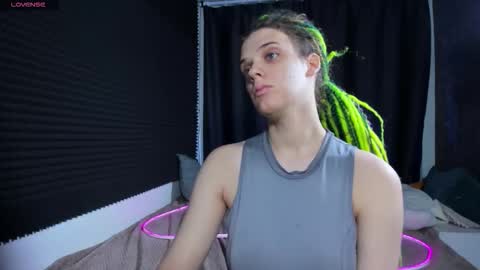 Snapshot of kiki_krash chatting on 10-21-25, 10:27 Kiki online show from 10-21-25, 10:27