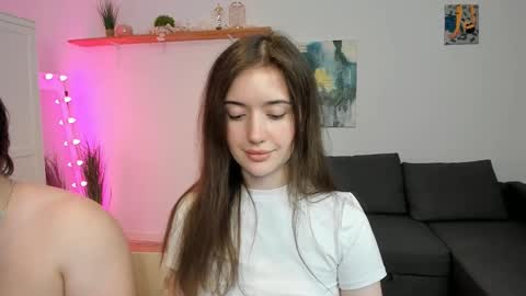 Snapshot of kiki_mcflurry chatting on 09-23-25, 09:07 PavelPolly online show from 09-23-25, 09:07