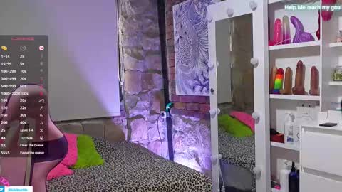 Snapshot of kikilepetite chatting on 12-14-25, 06:23 kiki online show from 12-14-25, 06:23