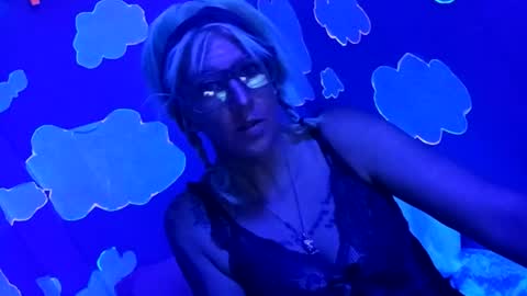 kikilovespartylights online show from 08-02-26, 11:41