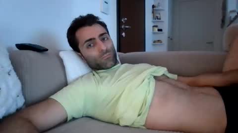 Snapshot of kikkus01 chatting on 05-01-26, 04:33 kikkus01 online show from 05-01-26, 04:33