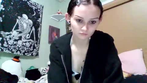 Snapshot of killakat21 chatting on 11-25-25, 08:47 Kat 3 online show from 11-25-25, 08:47