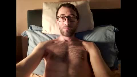 Snapshot of killua1993 chatting on 10-25-25, 09:28 kingstoned online show from 10-25-25, 09:28