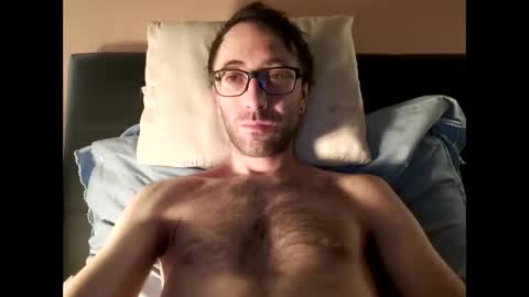 Snapshot of killua1993 chatting on 11-18-25, 06:12 kingstoned online show from 11-18-25, 06:12