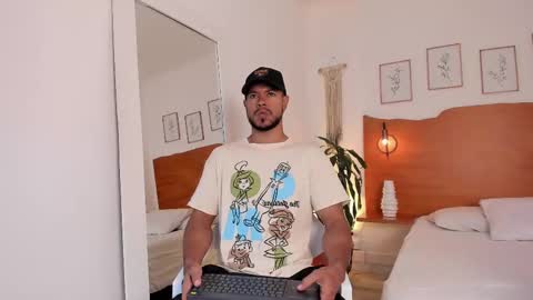 Snapshot of killua_zagarra_ chatting on 09-08-25, 08:41 Kilua Muscle guy online show from 09-08-25, 08:41