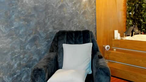 Kim online show from 02-03-25, 12:57