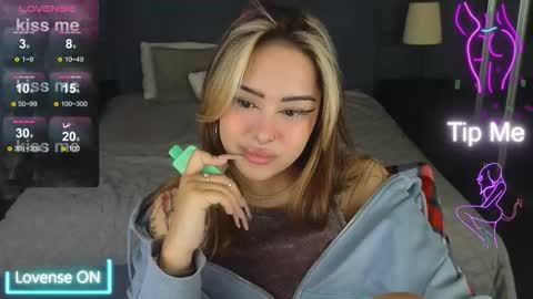 Kim online show from 11-17-25, 05:02