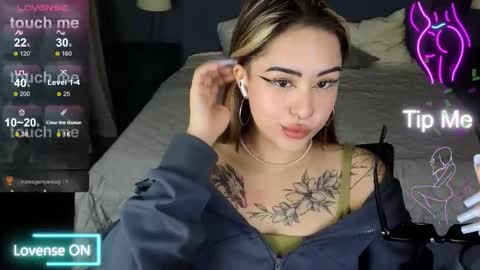 Kim online show from 11-30-25, 05:33