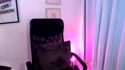 Snapshot of kim_burton_1 chatting on 07-08-26, 01:15 Kimberly online show from 07-08-26, 01:15
