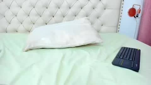 Snapshot of kim_eli chatting on 01-30-25, 11:02 kim_eli online show from 01-30-25, 11:02