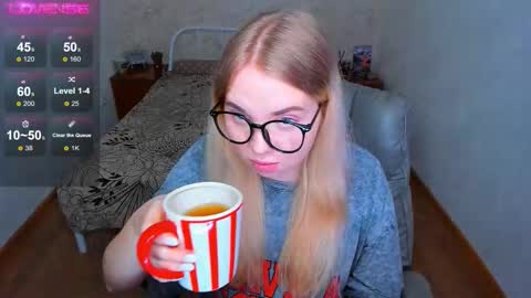 Snapshot of kim_girl_next_door chatting on 02-01-26, 10:14 KIM online show from 02-01-26, 10:14