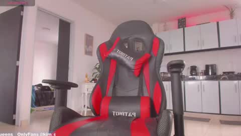 KIM QUEENS online show from 02-17-25, 04:26