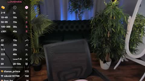 Snapshot of kim_lyn chatting on 12-03-24, 08:49 KIM online show from 12-03-24, 08:49