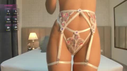 Snapshot of kim_spencer chatting on 10-11-25, 01:20 Kim online show from 10-11-25, 01:20