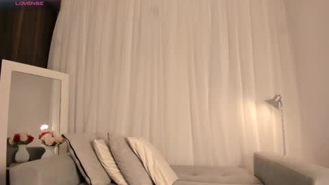 Snapshot of kim_spencer chatting on 12-04-25, 01:31 Kim online show from 12-04-25, 01:31