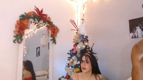 Snapshot of kimandyuk chatting on 12-18-24, 10:35 Kim Yuk online show from 12-18-24, 10:35