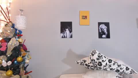 Snapshot of kimandyuk chatting on 12-19-24, 01:39 Kim Yuk online show from 12-19-24, 01:39