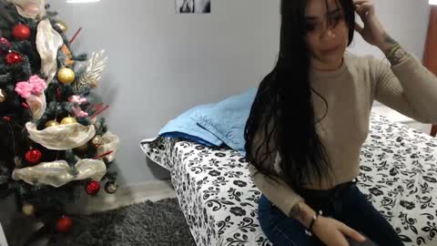 Snapshot of kimandyuk chatting on 12-21-24, 05:40 Kim Yuk online show from 12-21-24, 05:40