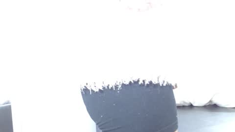 Snapshot of kimandyuk chatting on 02-08-25, 02:15 Kim Yuk online show from 02-08-25, 02:15