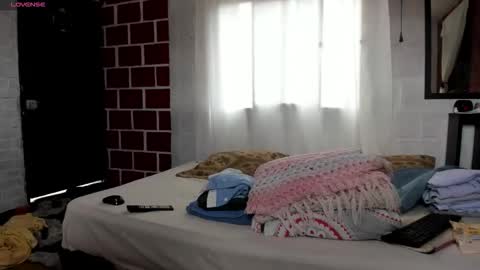 Snapshot of kimandyuk chatting on 11-12-25, 05:57 Kim Yuk online show from 11-12-25, 05:57