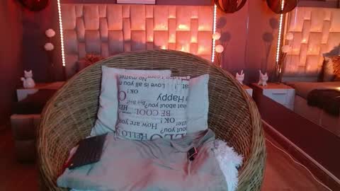 Snapshot of kimberlee_moon chatting on 02-25-26, 10:30 Kym online show from 02-25-26, 10:30