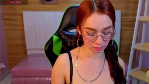 Snapshot of kimberly23_a chatting on 12-13-25, 10:37 Kim online show from 12-13-25, 10:37