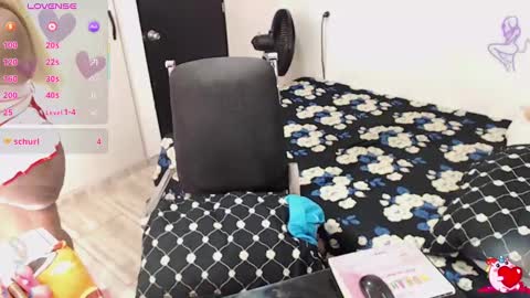 Snapshot of kimberly_bellu chatting on 02-13-25, 11:37 Anita. online show from 02-13-25, 11:37