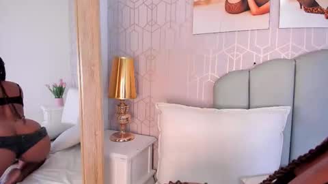 Snapshot of kimberly_martinezz chatting on 02-25-26, 08:07 Kimberly online show from 02-25-26, 08:07