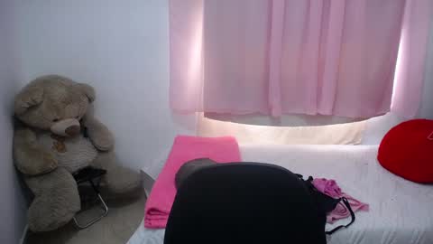 Snapshot of kimberly_slim chatting on 02-21-25, 04:16 Kim online show from 02-21-25, 04:16