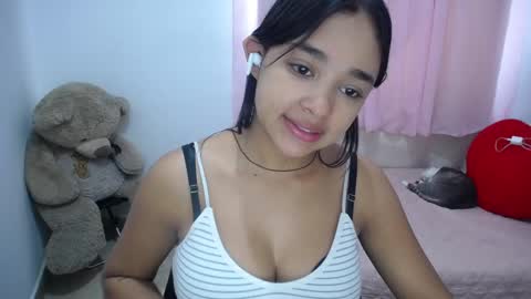 Snapshot of kimberly_slim chatting on 03-11-25, 04:18 Kim online show from 03-11-25, 04:18