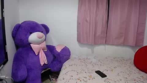 Snapshot of kimberly_slim chatting on 09-09-25, 11:32 Kim online show from 09-09-25, 11:32