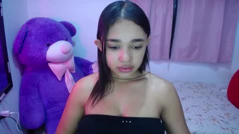 Snapshot of kimberly_slim chatting on 09-23-25, 11:35 Kim online show from 09-23-25, 11:35