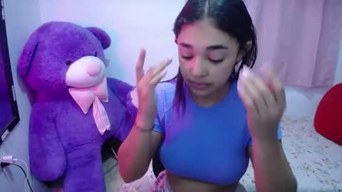 Snapshot of kimberly_slim chatting on 09-24-25, 11:35 Kim online show from 09-24-25, 11:35