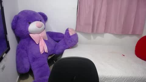 Snapshot of kimberly_slim chatting on 11-26-25, 10:49 Kim online show from 11-26-25, 10:49