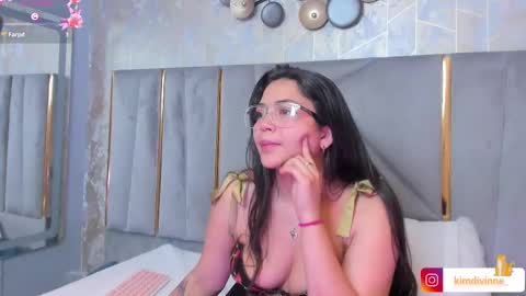 Snapshot of kimdevinne chatting on 03-12-25, 10:05 KIM online show from 03-12-25, 10:05