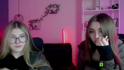 kimi_glow online show from 05-02-26, 09:31
