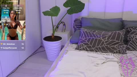 Snapshot of kimibrowny chatting on 12-10-24, 08:19 Kim online show from 12-10-24, 08:19