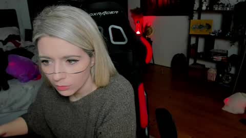 Snapshot of kimilee22 chatting on 02-03-26, 06:24 Wolfs Girl online show from 02-03-26, 06:24