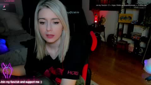 Snapshot of kimilee22 chatting on 02-11-26, 06:24 Wolfs Girl online show from 02-11-26, 06:24