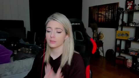 Snapshot of kimilee22 chatting on 02-20-26, 03:12 Wolfs Girl online show from 02-20-26, 03:12