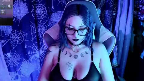   online show from 10-12-25, 01:32