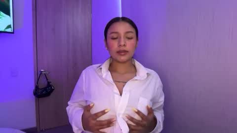 Snapshot of kimmi_foxy chatting on 06-10-26, 02:27 kimmi online show from 06-10-26, 02:27