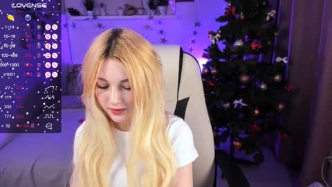 Snapshot of kimmie_shine chatting on 12-19-24, 04:57 Your Kimmie follow me online show from 12-19-24, 04:57