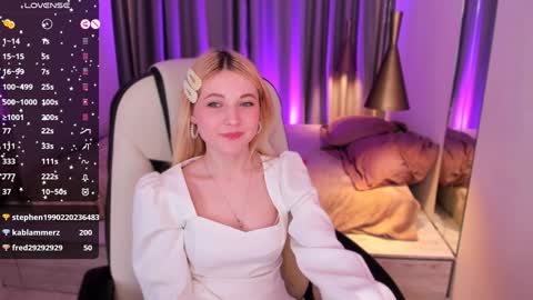 Snapshot of kimmie_shine chatting on 12-20-24, 05:08 Your Kimmie follow me online show from 12-20-24, 05:08