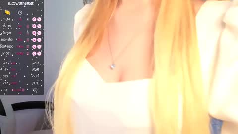 Snapshot of kimmie_shine chatting on 12-24-24, 05:02 Your Kimmie follow me online show from 12-24-24, 05:02