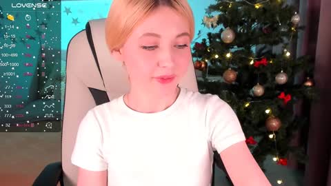 Snapshot of kimmie_shine chatting on 12-30-24, 07:53 Your Kimmie follow me online show from 12-30-24, 07:53