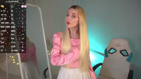 Snapshot of kimmie_shine chatting on 01-11-25, 02:04 Your Kimmie follow me online show from 01-11-25, 02:04