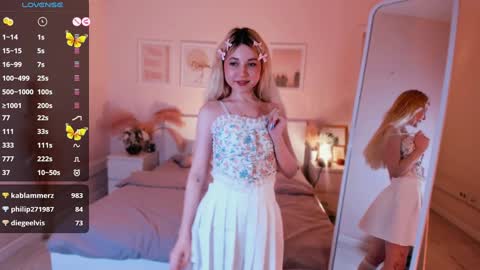 Snapshot of kimmie_shine chatting on 01-21-25, 06:02 Your Kimmie follow me online show from 01-21-25, 06:02