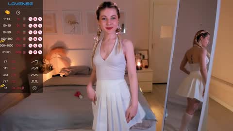 Snapshot of kimmie_shine chatting on 01-25-25, 02:25 Your Kimmie follow me online show from 01-25-25, 02:25